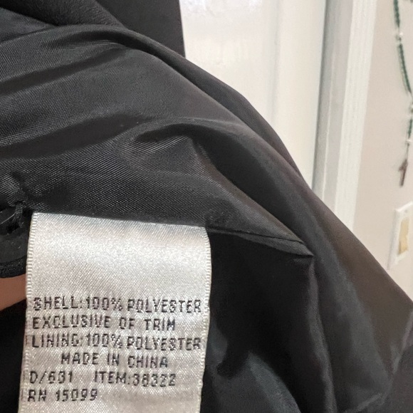 Executive Collection : Woman 2 PC : Blazer & Skirt . Size :8P Black color - Picture 5 of 11